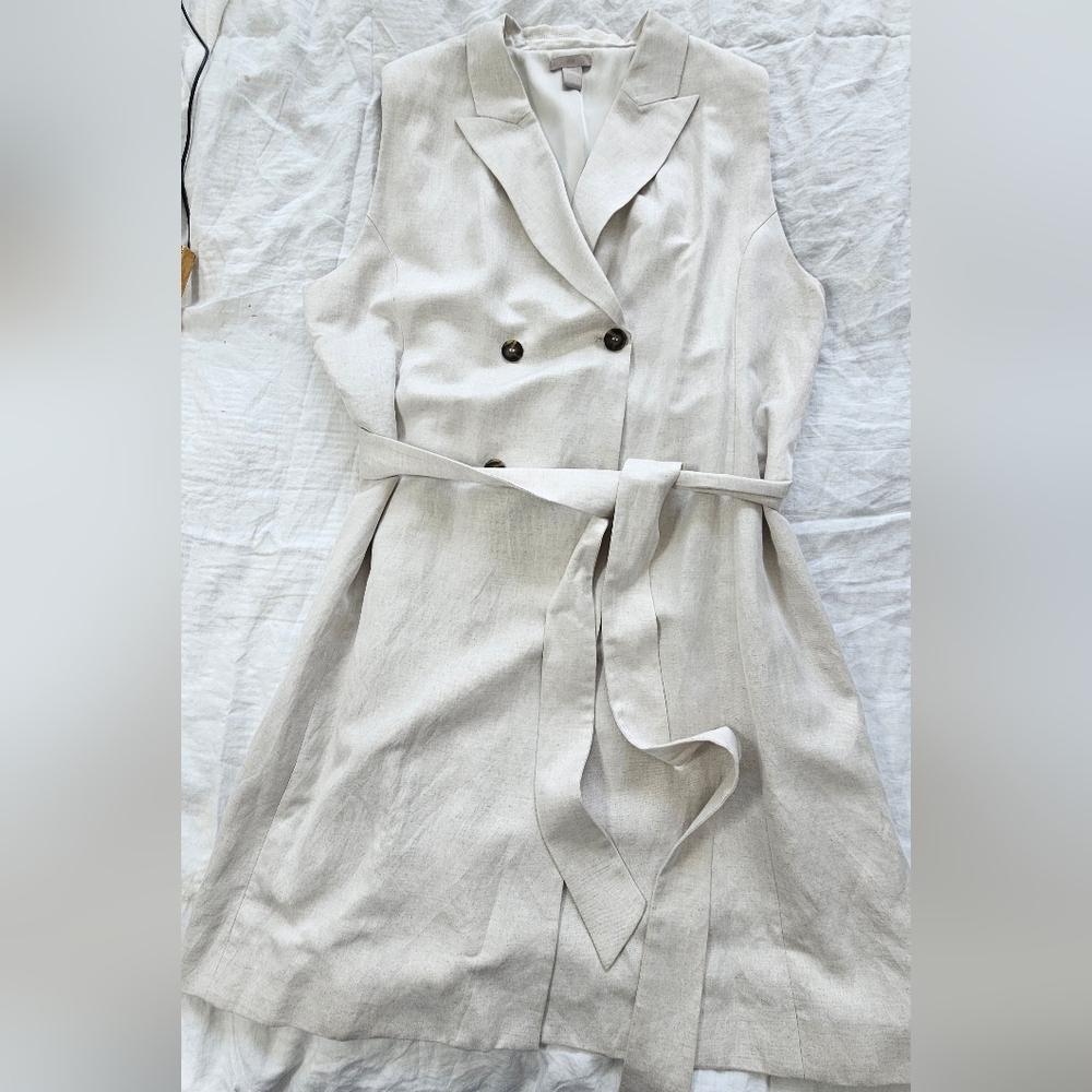 Sleeveless Beige Double-Breasted Dress